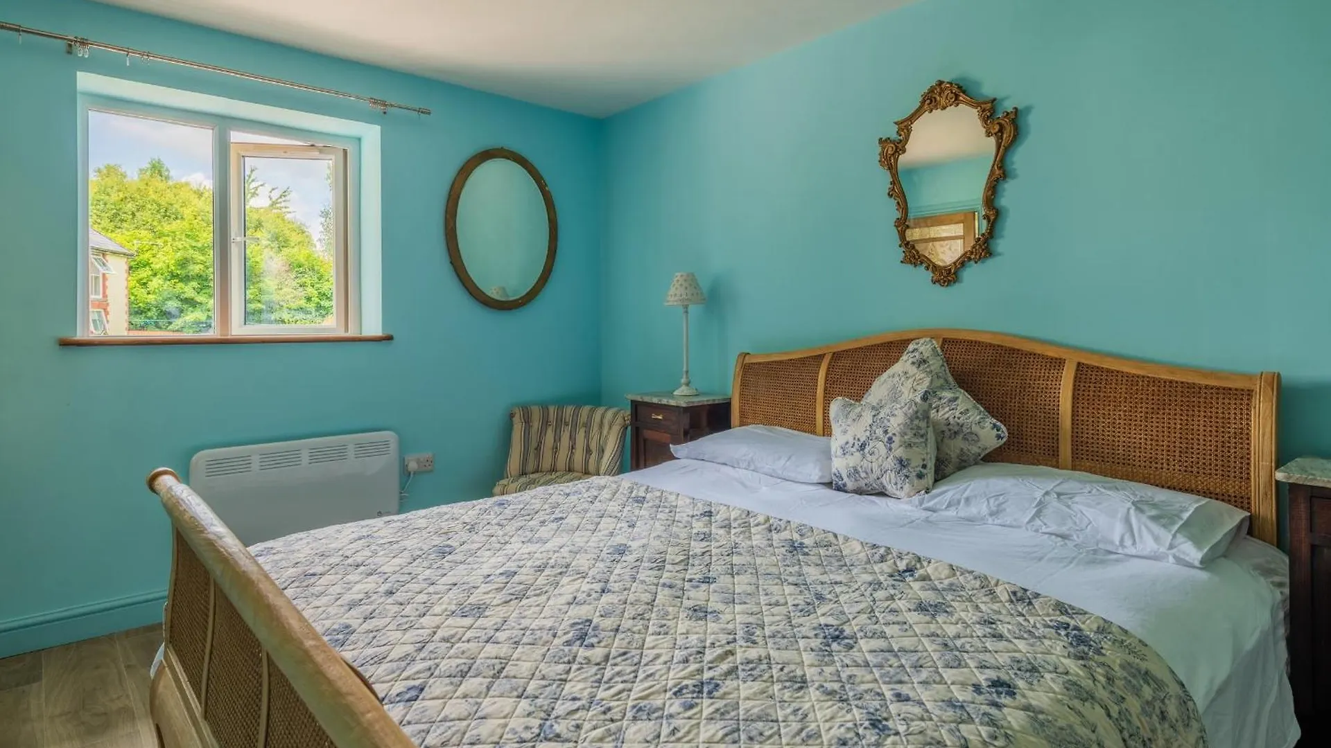 Tredodridge Barn Retreat Villa St Nicholas  0*, St Nicholas (Cardiff)